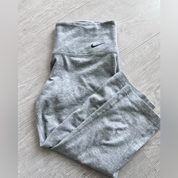 Nike dri fit tights - Picture 1 of 3